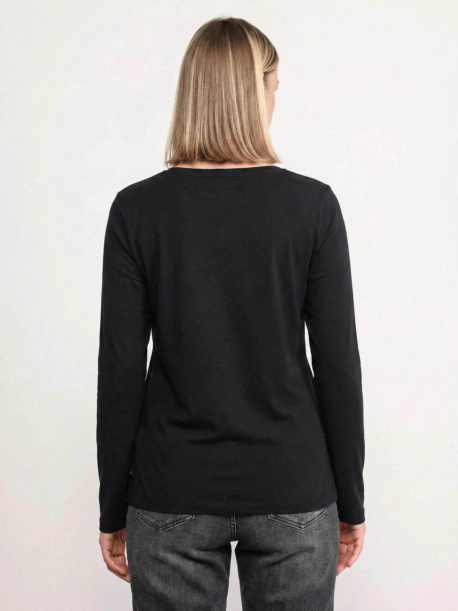 Футболка черного цвета из смесового хлопка